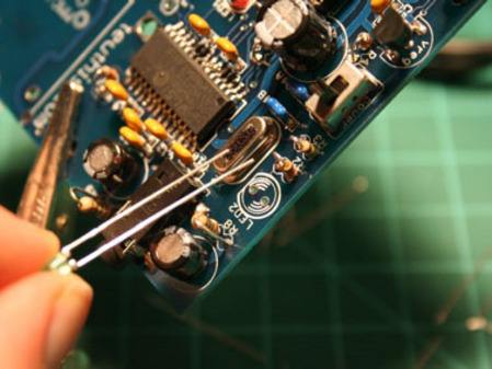 影响PCB板上孔焊接性能的因素