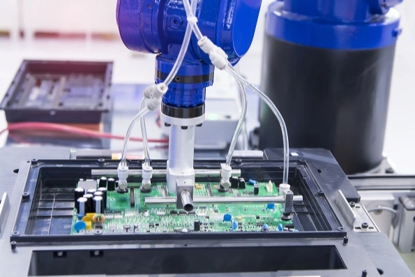 焊膏检测系统检查 PCB 是否有缺陷。