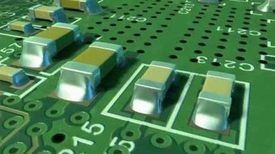 图片放置：在此处包括带有完美焊接元件的成品 PCB 的最终图像。ALT 文本：“SPI 工艺后具有高质量焊点的成品 PCB。