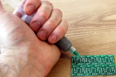 测试来自注射器的焊膏流，以便手动应用