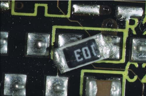 PCB 上 ncorrect 与 correct SMT 元件封装