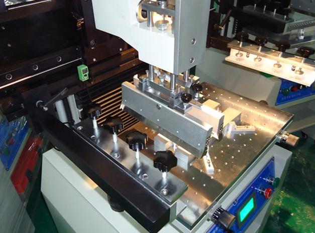 用于 PCB 上 SMT 助焊剂应用的模板印刷