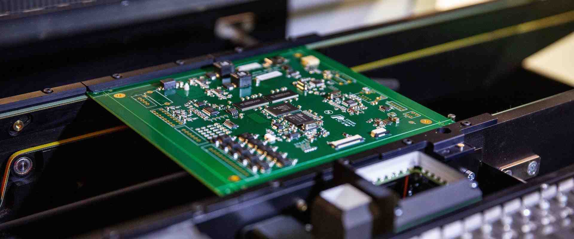 经过优化的 SMT PCB 成品。