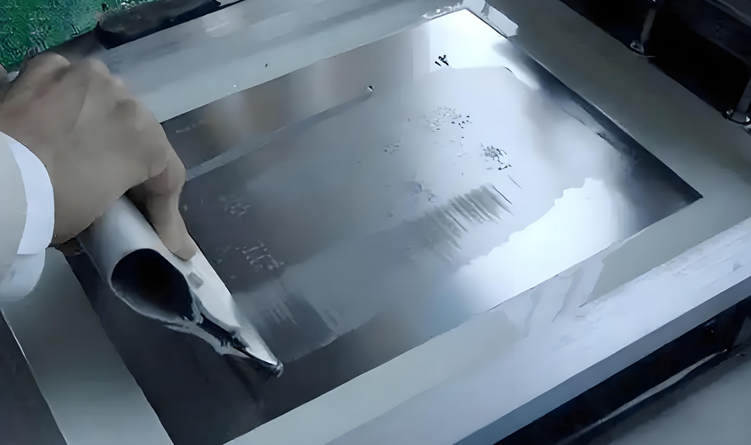 使用 PCB 模板的 SMT 锡膏印刷