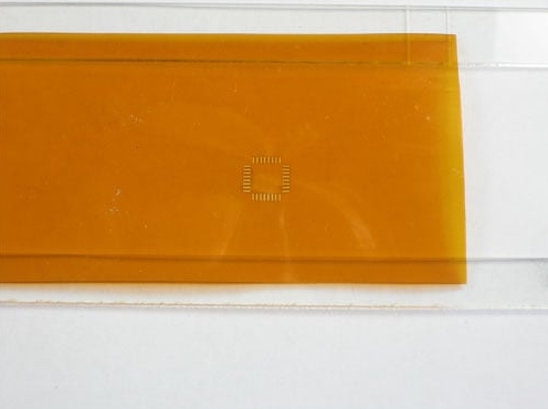 准备 Kapton 薄膜，用于使用激光切割机切割 SMD PCB 模板。