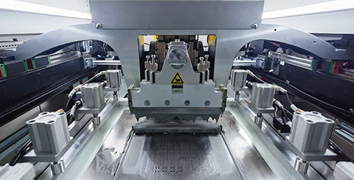 在 SMT 组装中使用模板的锡膏应用