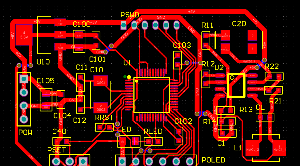 完成的信息娱乐系统 PCB，展示坚固的汽车级组件。