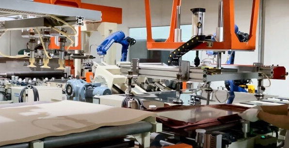 在压力机中堆叠 PCB 层的传统层压工艺