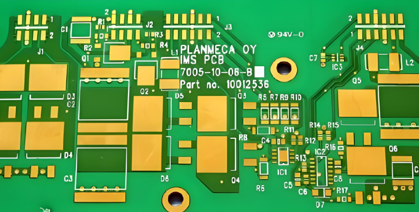 带有阻焊层的 PCB，可保护高频设计的铜走线