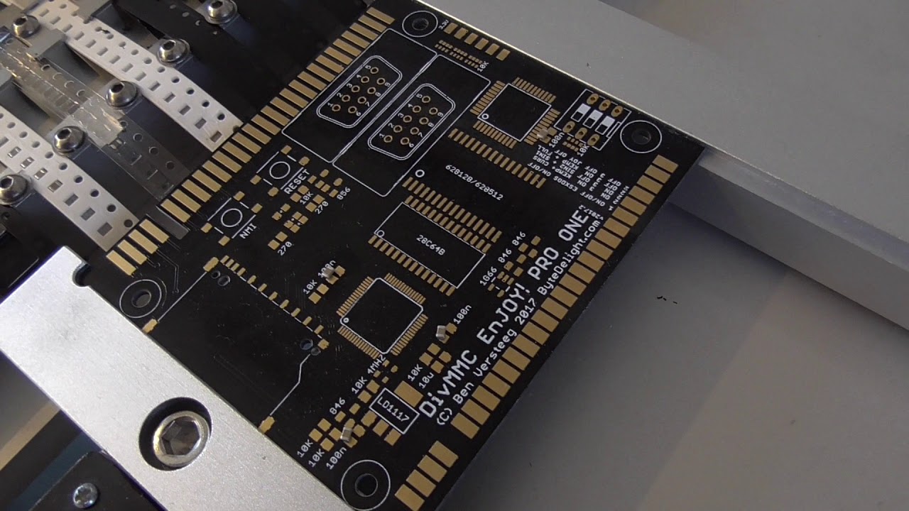 与基准标记对齐的拾取和放置机器