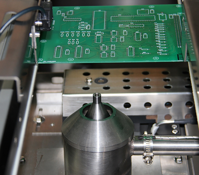 采用混合技术的双面PCB选择性焊接