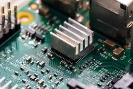 机器人PCB上的散热器，可在恶劣环境下有效散热