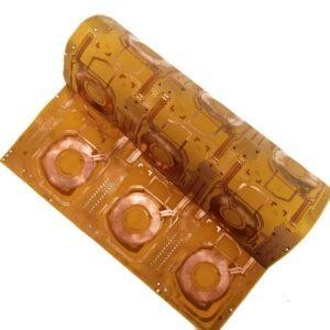 用于紧凑型电子系统的汽车仪表板中的柔性 PCB。