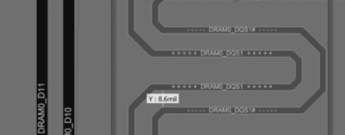 显示 DRC 期间走线间距违规的 PCB 布局