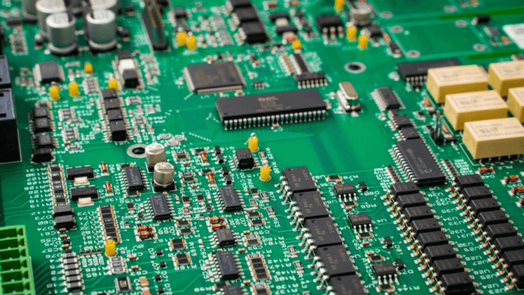 紧凑型导弹系统，集成HDI PCB，用于制导电子设备